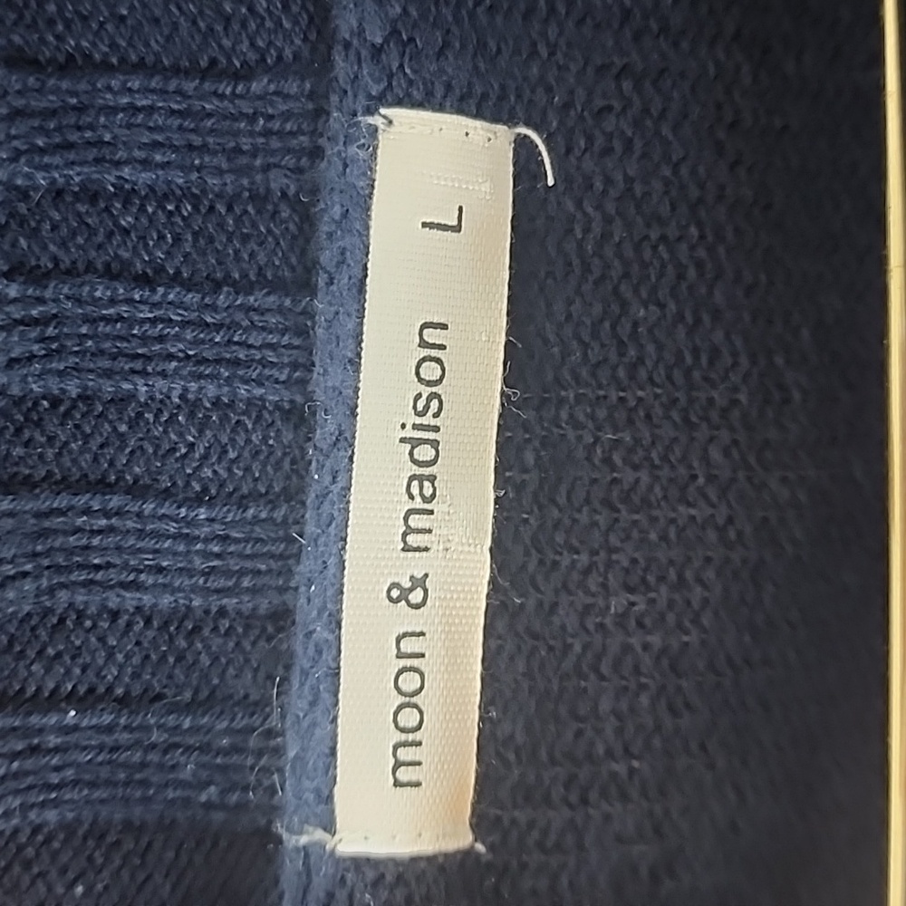 Moon & Madison Midnight Blue Star Sweater Size L - Picture 3 of 6